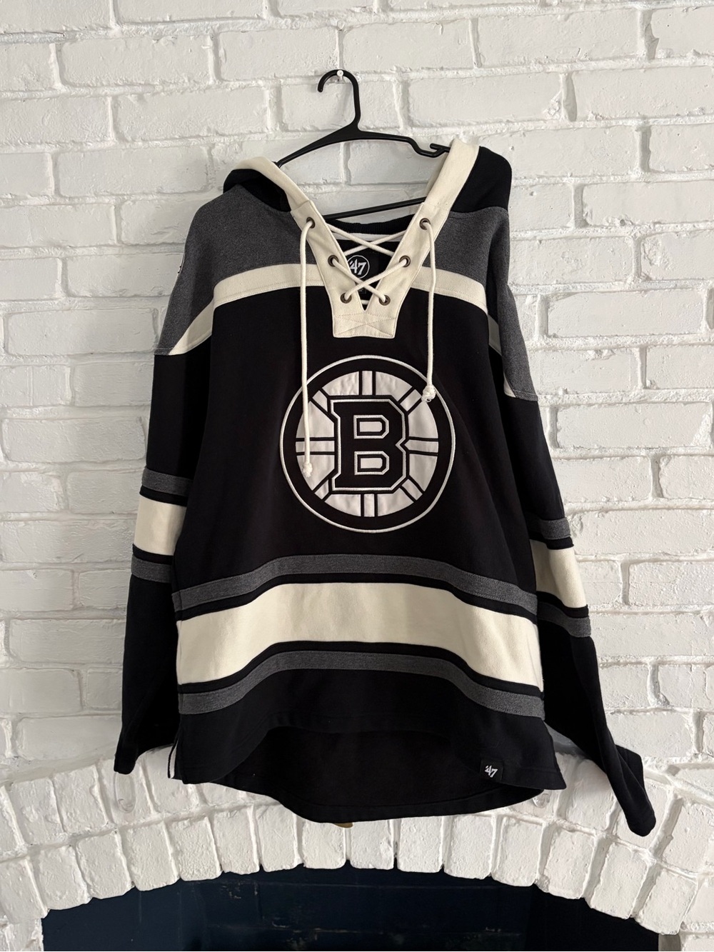 Men’s oversized Boston bruins sweatshirt size medium 47 brand nhl